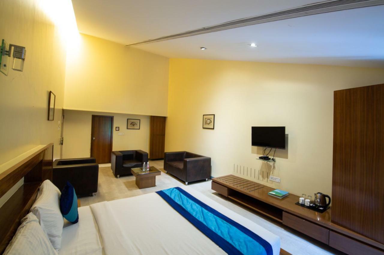 Mint Koregaon Park Next To Osho Ashram 푸네 외부 사진
