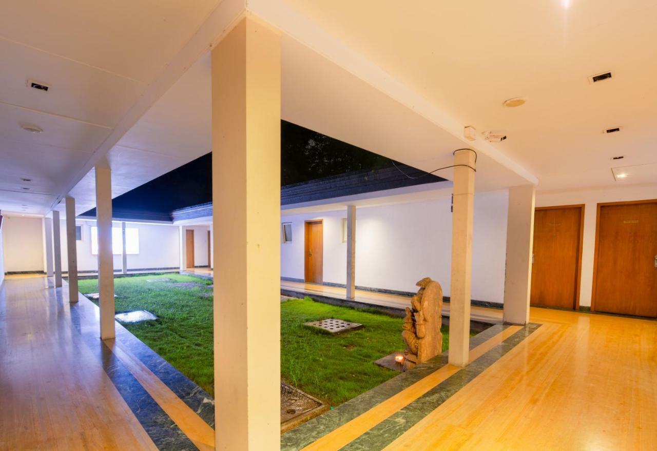 Mint Koregaon Park Next To Osho Ashram 푸네 외부 사진